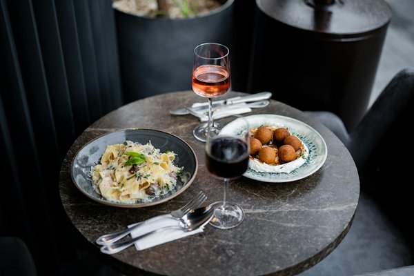 What are the benefits of buying refurbished UK kitchen appliances?